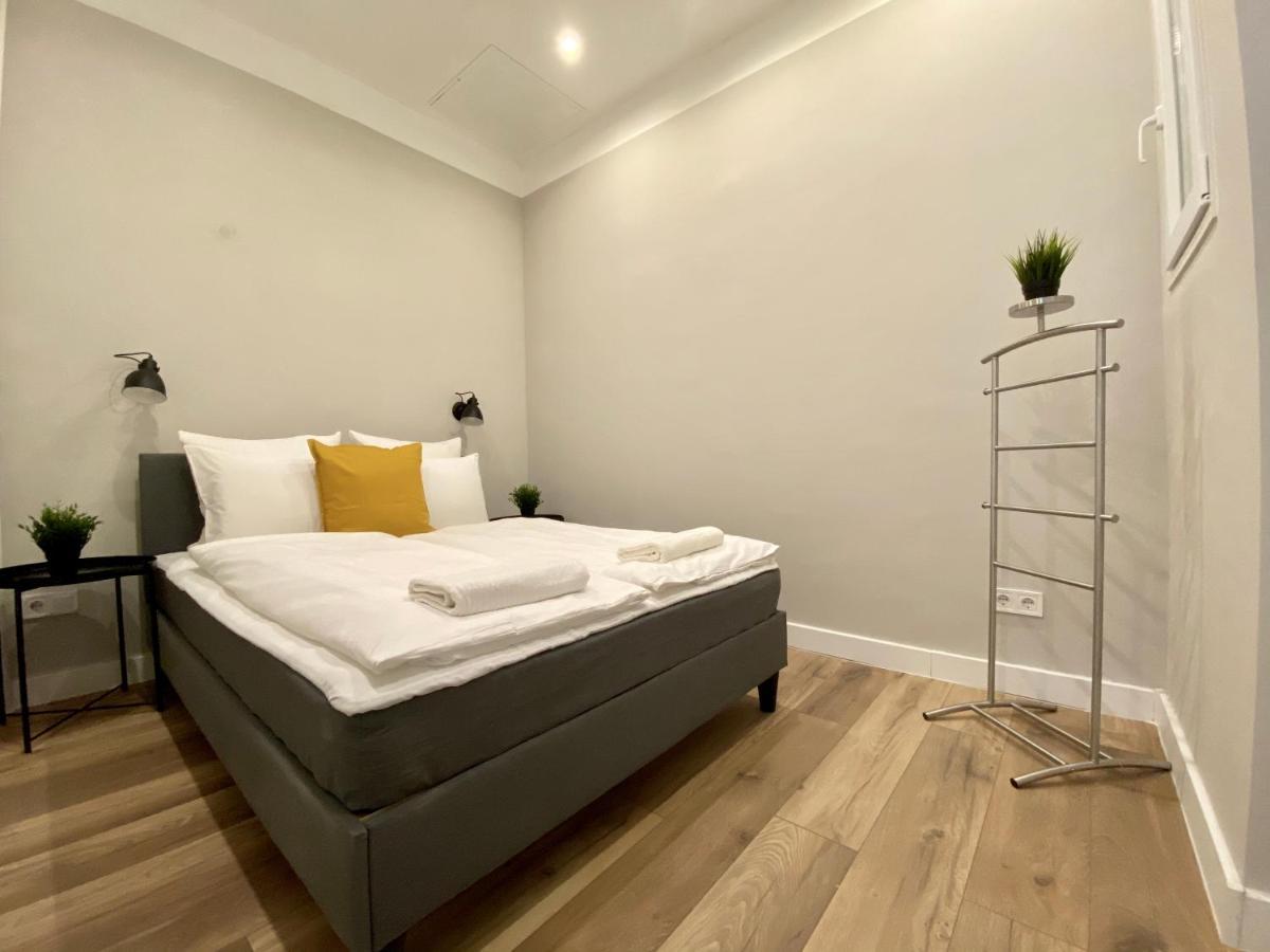 Standard Apartment By Hi5 - 2 Bedroom Suite In The Center Budapest Esterno foto