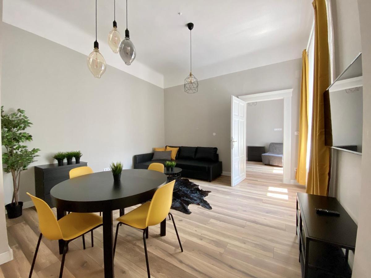 Standard Apartment By Hi5 - 2 Bedroom Suite In The Center Budapest Esterno foto